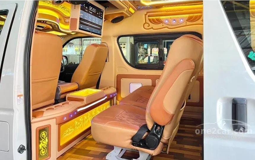 2017 Toyota Hiace Commuter